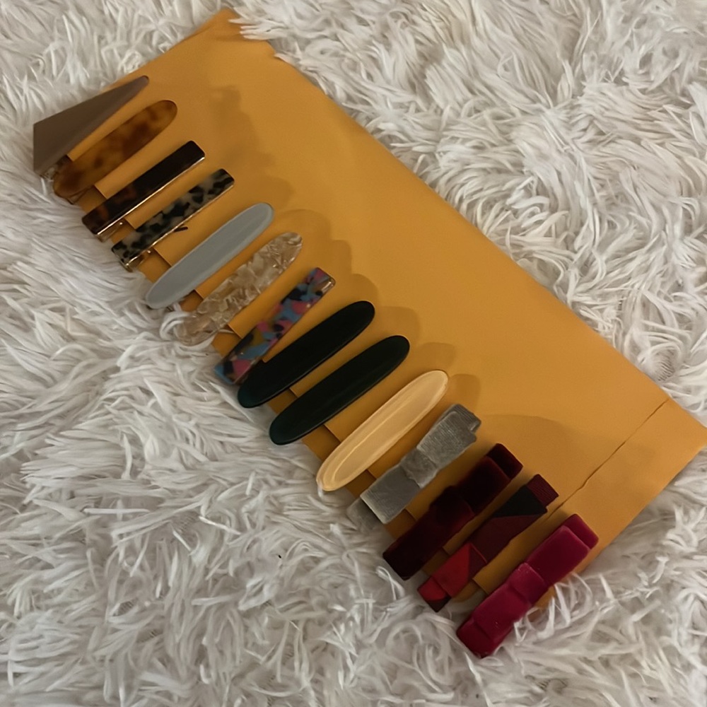 Bundle of 14 Hair Clips